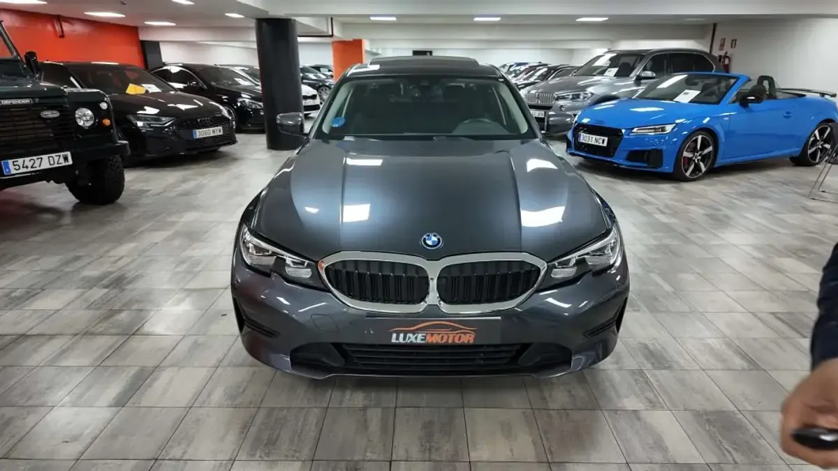 Usado BMW 320e 204 CV (150 kW) 2022 Gris Berlina