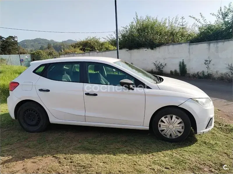 Usado Seat Ibiza Reference 95 CV (69 kW) 2018 Blanco Utilitario