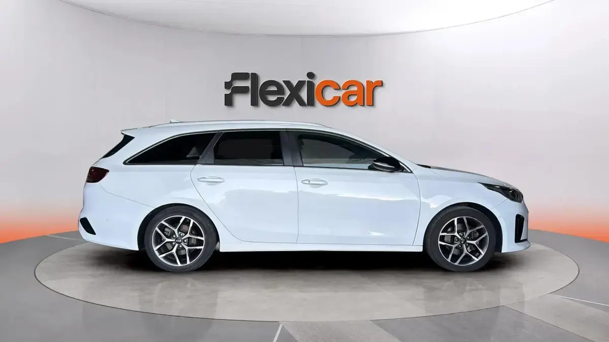 Usado Kia Ceed GT GT-Line 120 CV (88 kW) 2019 Blanco Familiar
