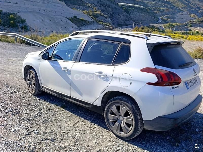 Usado Peugeot 2008 Signature Sky 82 CV (60 kW) 2018 Blanco SUV
