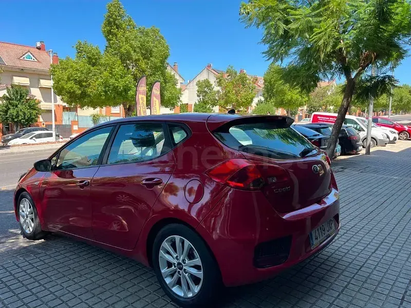 Usado Kia Ceed GT 90 CV (66 kW) 2017 Granate Berlina