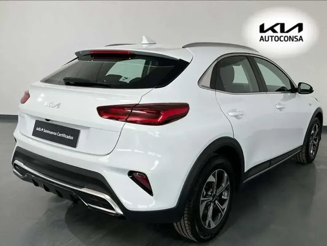 Usado Kia XCeed 101 HP (74 kW) 2025 Branco SUV