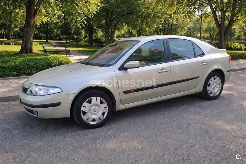 Usado Renault Laguna II Expression 120 CV (88 kW) 2002 Beige Berlina