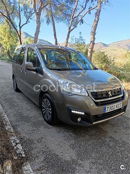 Usado Peugeot Partner Tepee Active 100 CV (73 kW) 2016 Marrón Monovolumen