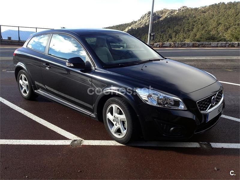 Usado Volvo C30 Momentum 109 CV (80 kW) 2011 Negro Utilitario