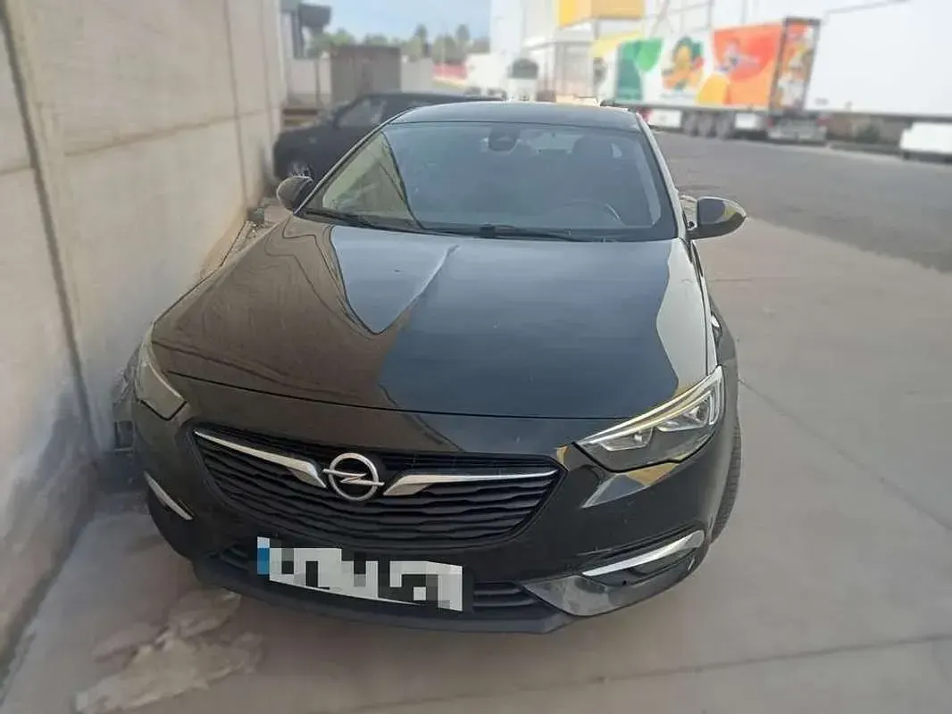 Usado Opel Insignia 136 CV (100 kW) 2018 Negro Berlina