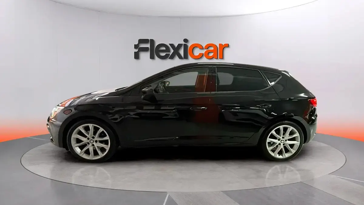 Usado Seat Leon FR 125 CV (91 kW) 2018 Negro Berlina
