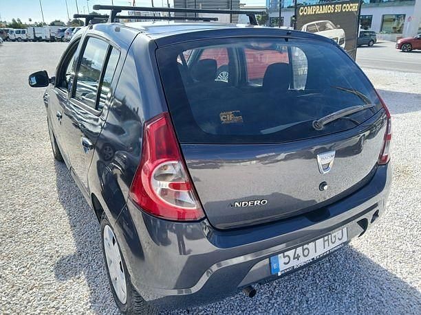Usado Dacia Sandero Ambiance 75 CV (55 kW) 2011 Gris