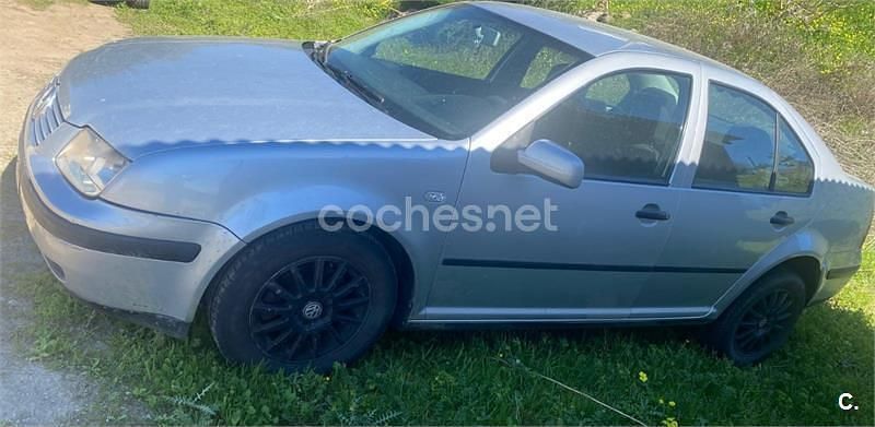 Begagnad VW Bora Highline 130 HK (95 kW) 2003 Grå Sedan