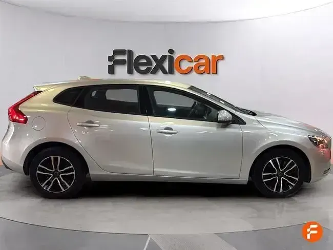 Usado Volvo V40 Momentum 120 CV (88 kW) 2017 Gris