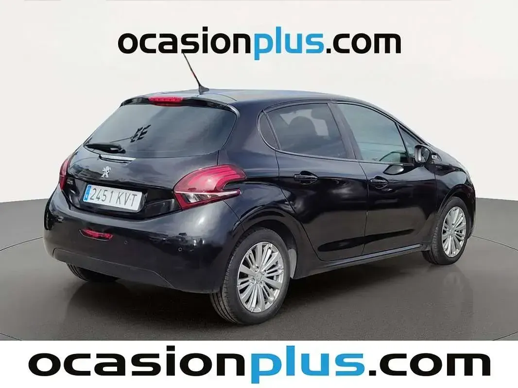 Usado Peugeot 208 Signature Sky 83 CV (61 kW) 2019 Negro Utilitario