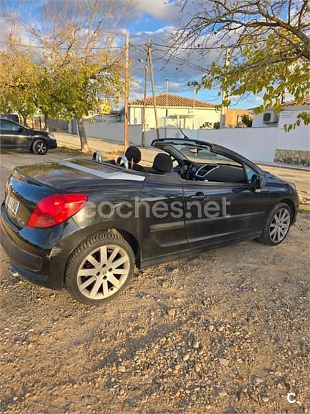 Usado Peugeot 207 CC 110 CV (80 kW) 2007 Negro Descapotable