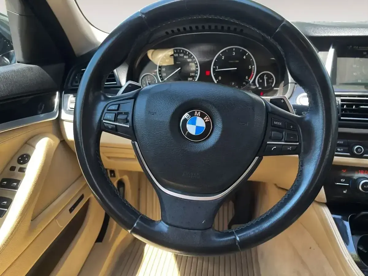 Usado BMW 520 Comfort Edition 190 CV (139 kW) 2014 Gris / plata Familiar