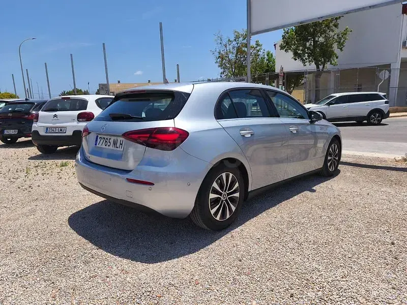 Usado Mercedes A200 163 CV (119 kW) 2024 Gris / plata Berlina