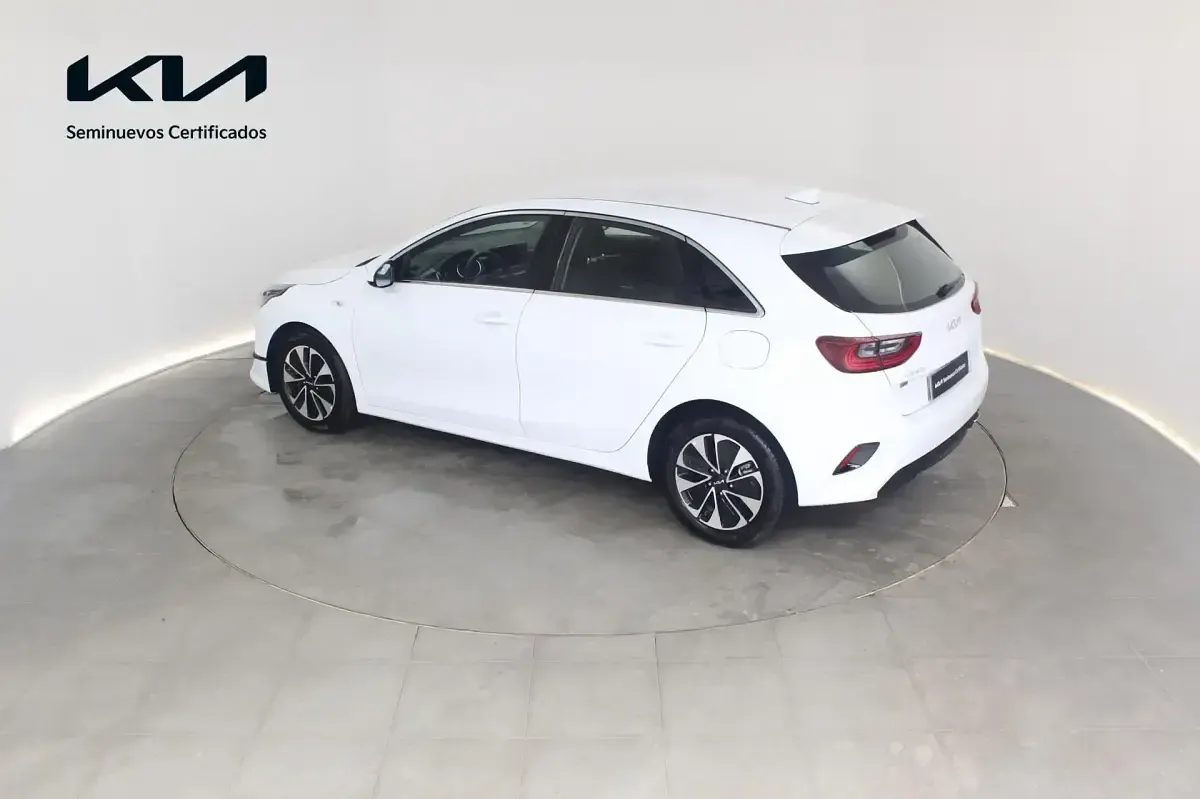 Usado Kia Ceed 100 CV (73 kW) 2025 Blanco Utilitario