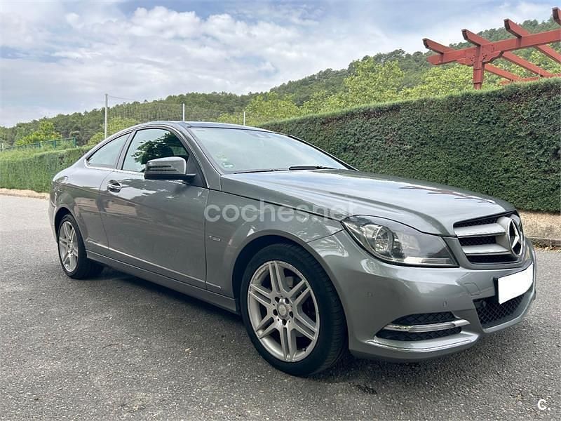 Usado Mercedes C220 170 CV (125 kW) 2011 Gris / plata Coupe