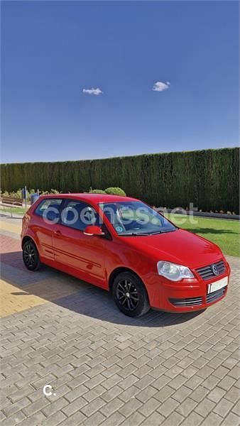 Usado VW Polo Advance 80 CV (58 kW) 2005 Rojo Utilitario