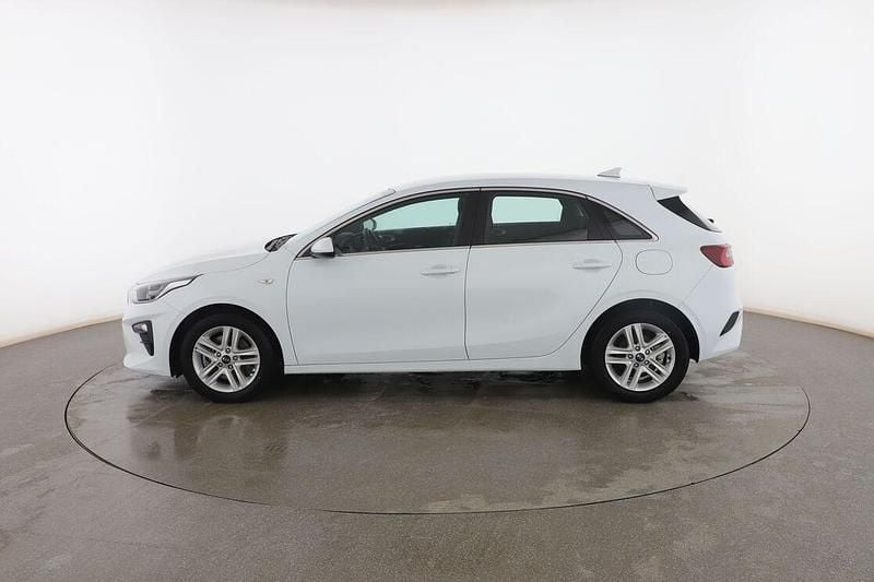 Używany Kia Ceed Active 136 KM (100 kW) 2021 Biały Hatchback