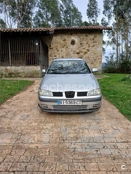 Gris / plata Usado 2000 Seat Cordoba Sport Familiar | 1390 € - Imagen 1/4