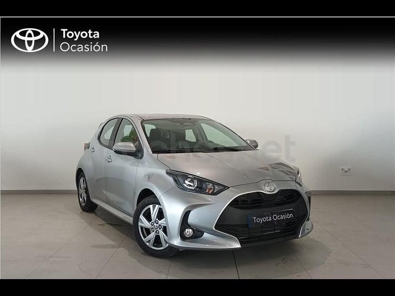 Usado Toyota Yaris Hybrid Active 116 CV (85 kW) 2025 Gris / plata Berlina