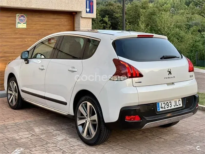 Usado Peugeot 3008 Access 120 CV (88 kW) 2016 Blanco Berlina