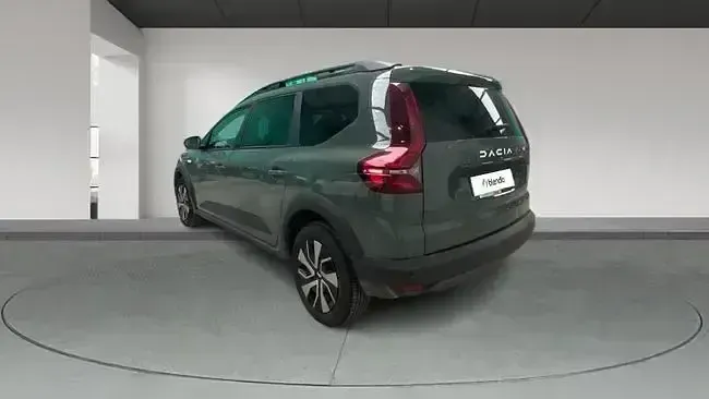 Usado Dacia Jogger Expression 110 CV (80 kW) 2025 Verde Monovolumen
