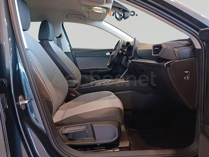 Usado Seat Leon Style 150 CV (110 kW) 2024 Gris / plata Familiar