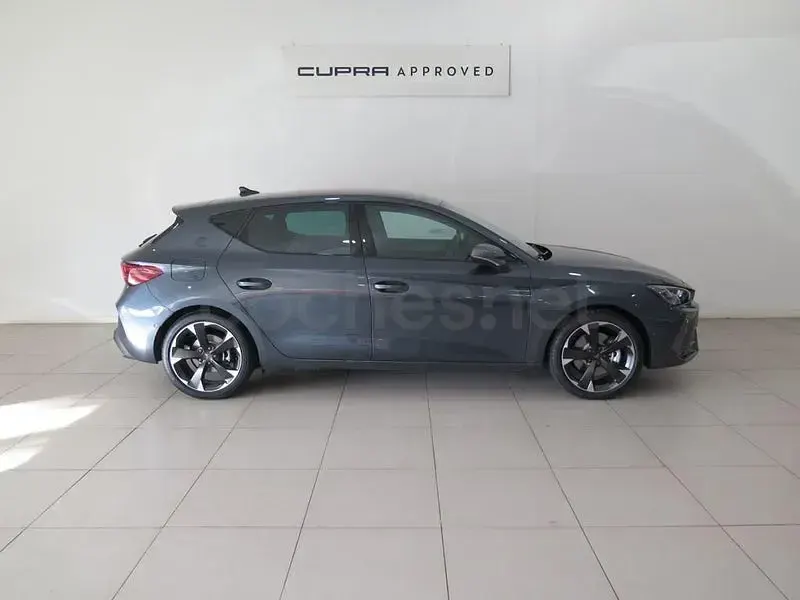 Usado Cupra Leon 204 CV (150 kW) 2025 Gris / plata Berlina