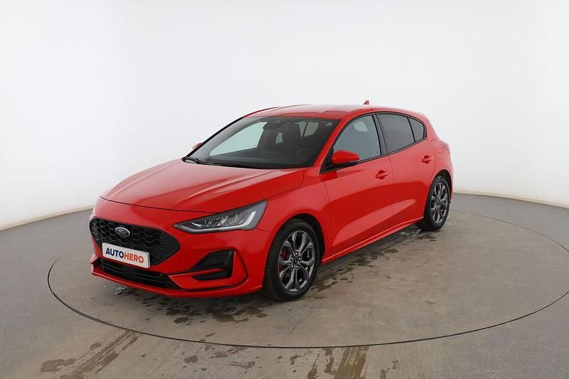 Rojo Usado 2022 Ford Focus ST-Line Utilitario | 17.599 € (Un poco caro) - Imagen 1/3