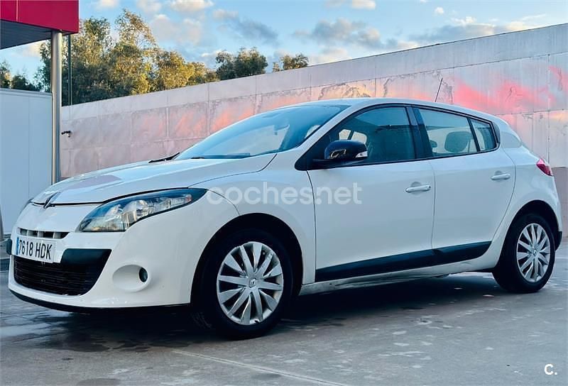 Blanco Usado 2011 Renault Mégane Dynamique Berlina | 3900 € (Buen precio) - Imagen 1/4