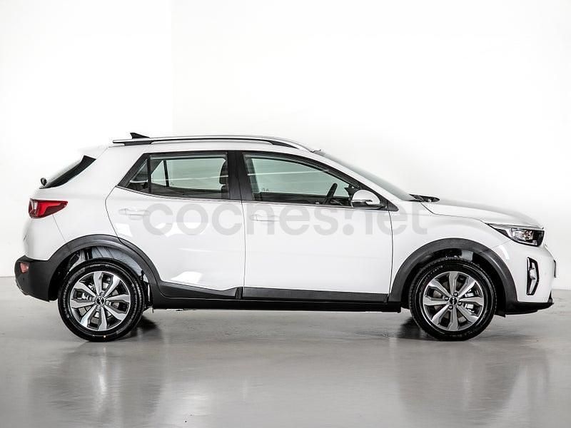 Usado Kia Stonic 100 CV (73 kW) 2024 Blanco SUV