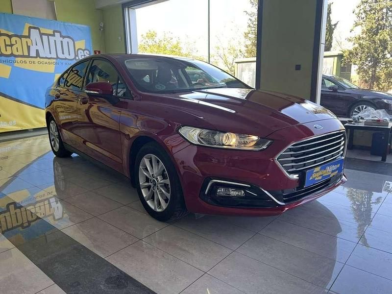Usado Ford Mondeo Trend 120 CV (88 kW) 2021 Burdeos Berlina