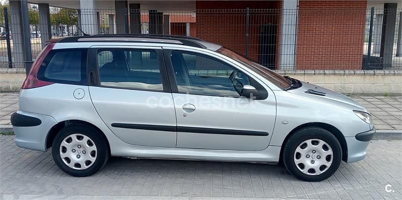 Usado Peugeot 206 90 CV (66 kW) 2004 Gris / plata Familiar