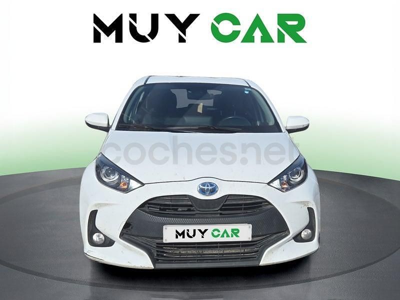 Usado Toyota Yaris Hybrid Active 116 CV (85 kW) 2021 Blanco Berlina