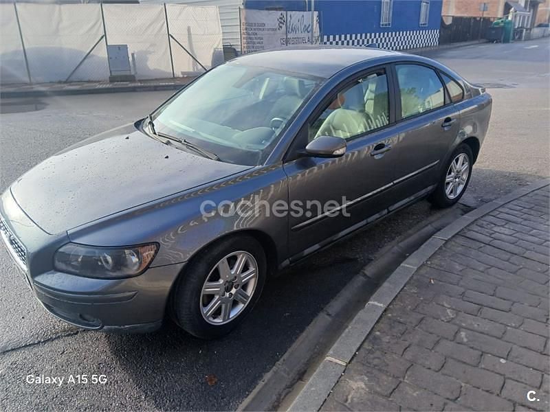 Usado Volvo S40 Kinetic 136 CV (100 kW) 2006 Gris / plata Berlina