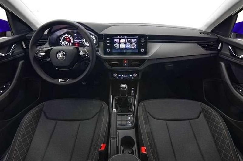 Usado Skoda Scala Ambition 110 CV (80 kW) 2023 Azul Utilitario