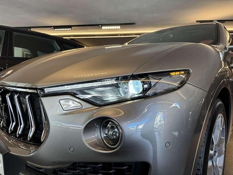 Usado Maserati Levante GranLusso 430 CV (316 kW) 2017 Plateado SUV