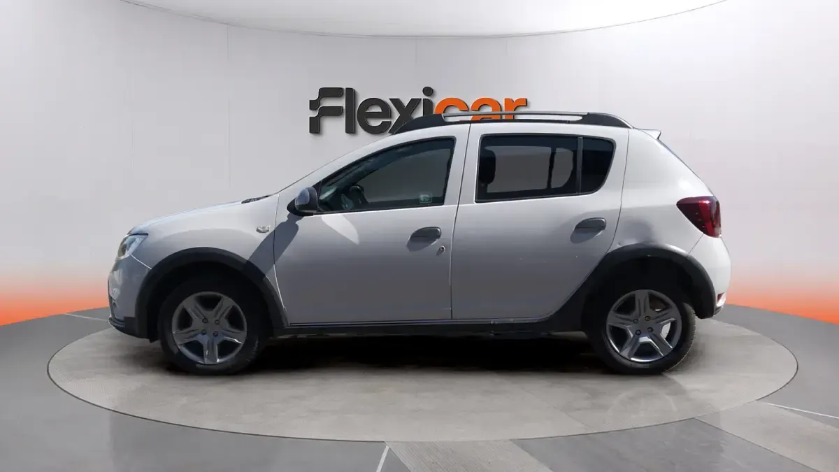 Usado Dacia Sandero Comfort 90 CV (66 kW) 2020 Blanco Berlina