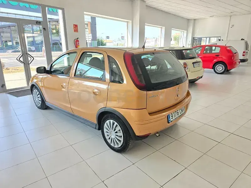 Usado Opel Corsa Enjoy 70 CV (51 kW) 2003 Marrón Utilitario