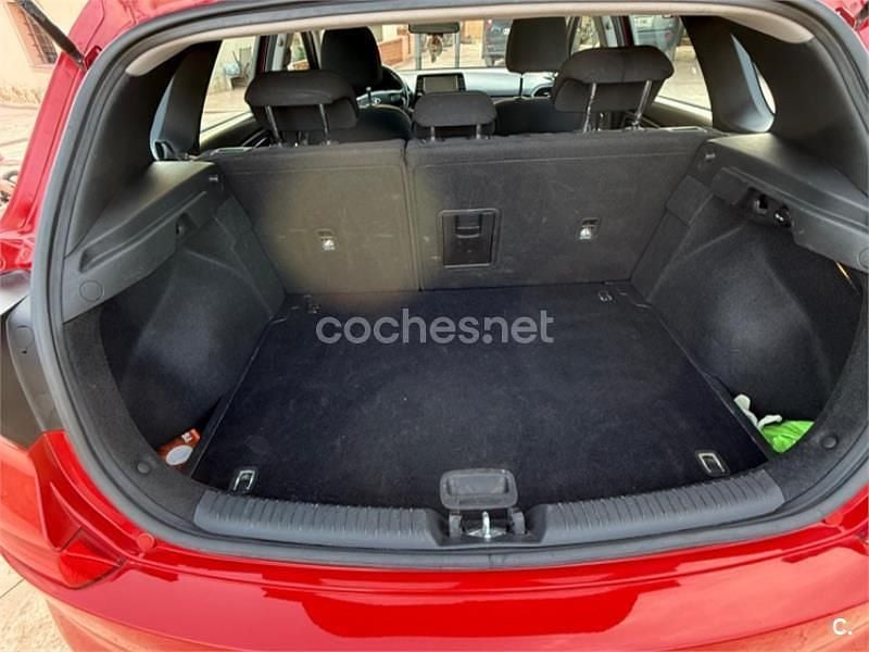 Usado Hyundai i30 110 CV (80 kW) 2017 Rojo Berlina