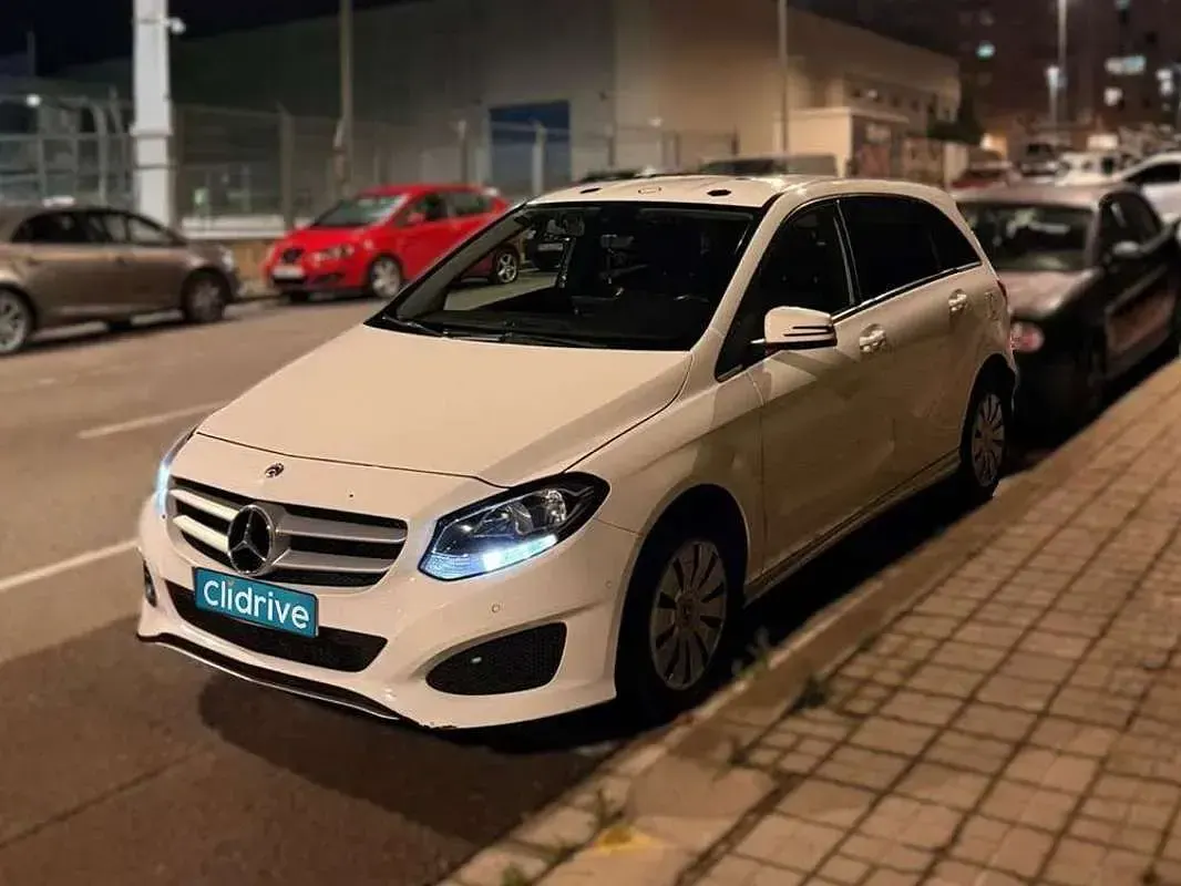 Usado Mercedes B220 170 CV (125 kW) 2019 Blanco Utilitario