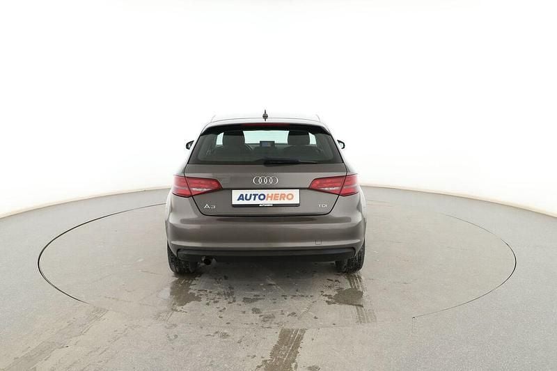 Usado Audi A3 Sportback Attraction 105 CV (77 kW) 2014 Gris Utilitario