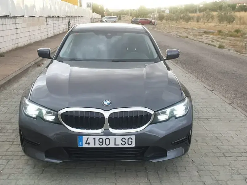 Usado BMW 320 190 CV (139 kW) 2021 Gris / plata Familiar