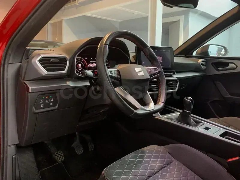 Usado Seat Leon FR 150 CV (110 kW) 2022 Rojo Berlina