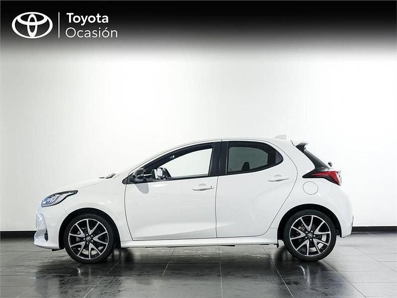 Usado Toyota Yaris Hybrid Style 116 CV (85 kW) 2021 Blanco