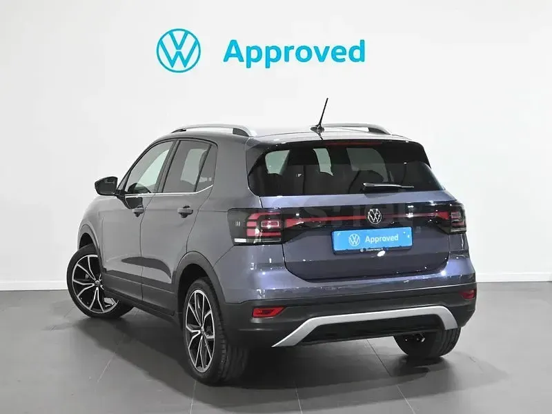 Usado VW T-Cross Sportline 150 CV (110 kW) 2022 Gris / plata SUV