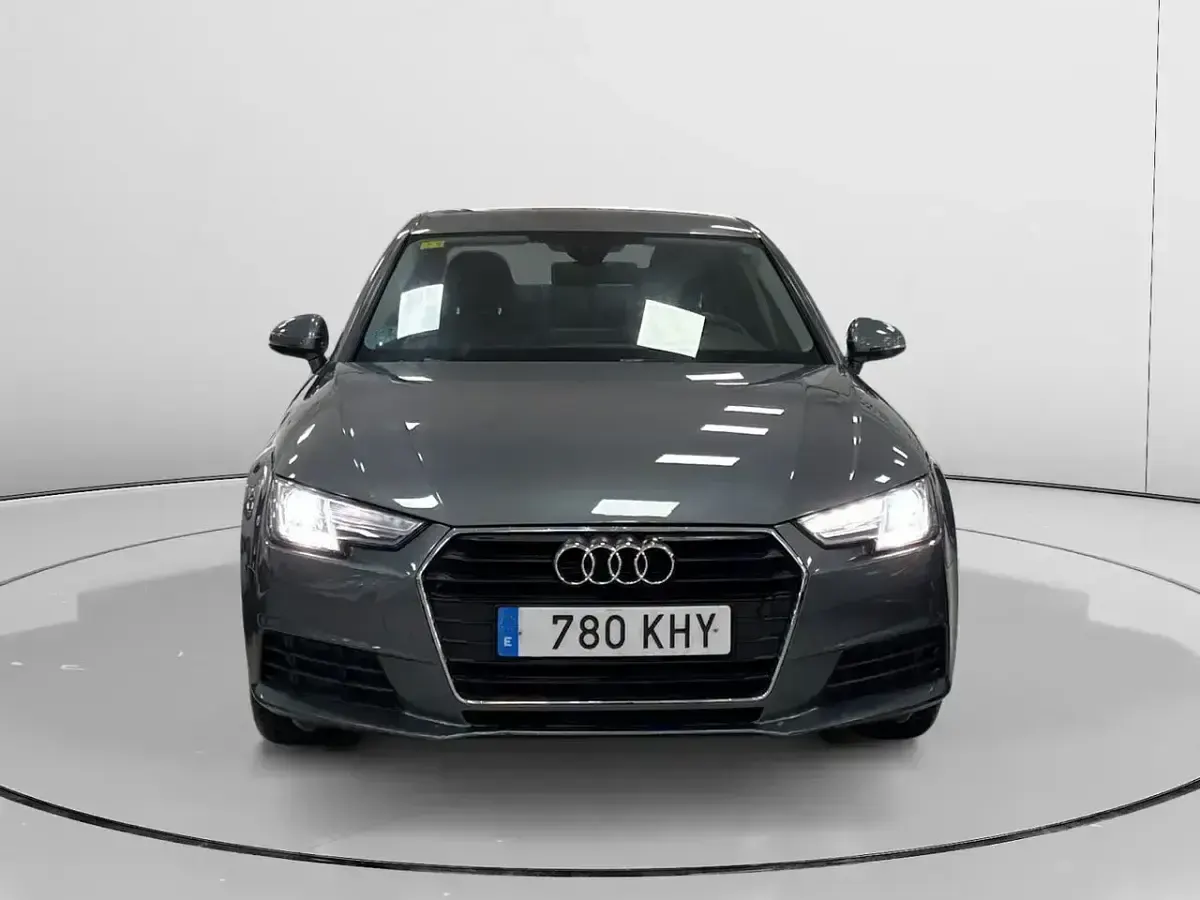 Begagnad Audi A4 Advanced 150 HK (110 kW) 2018 Grå Sedan