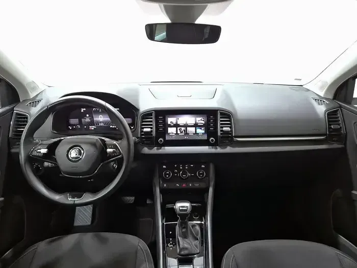 Usado Skoda Karoq Selection 150 CV (110 kW) 2024 Blanco SUV