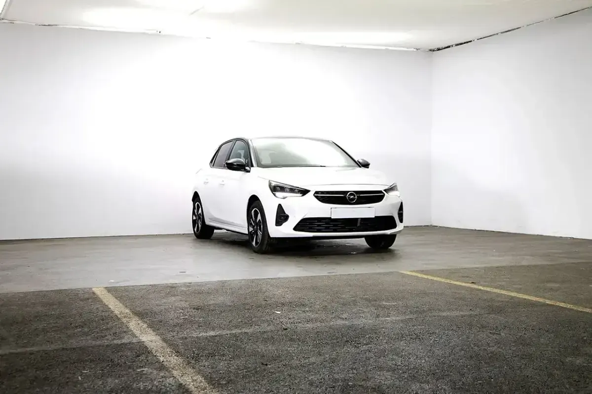 Usado Opel Corsa-e 100 kW (136 CV) 2023 Blanco Utilitario
