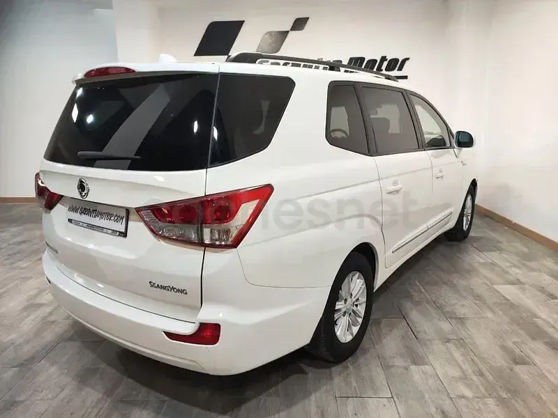 Usado SsangYong Rodius Limited 155 CV (114 kW) 2014 Blanco Monovolumen